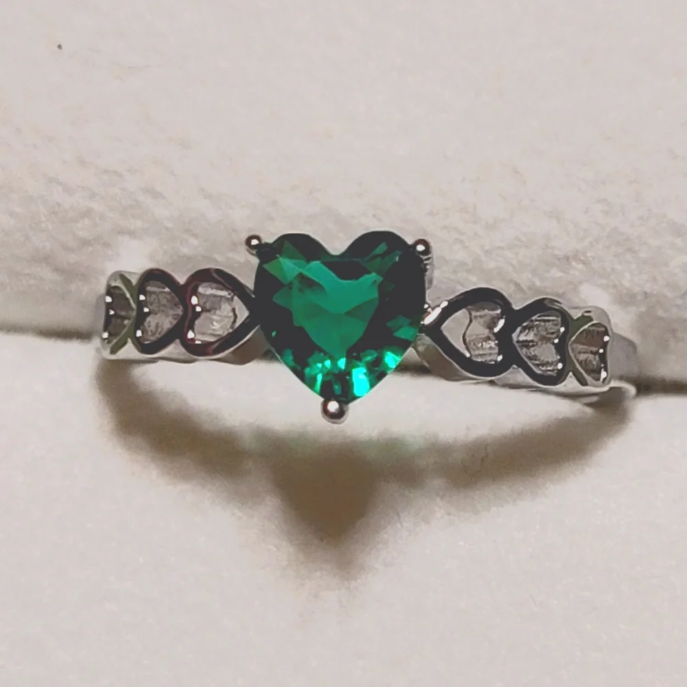 Dainty Lab Created Green Heart Ring - Picture 1 of 3